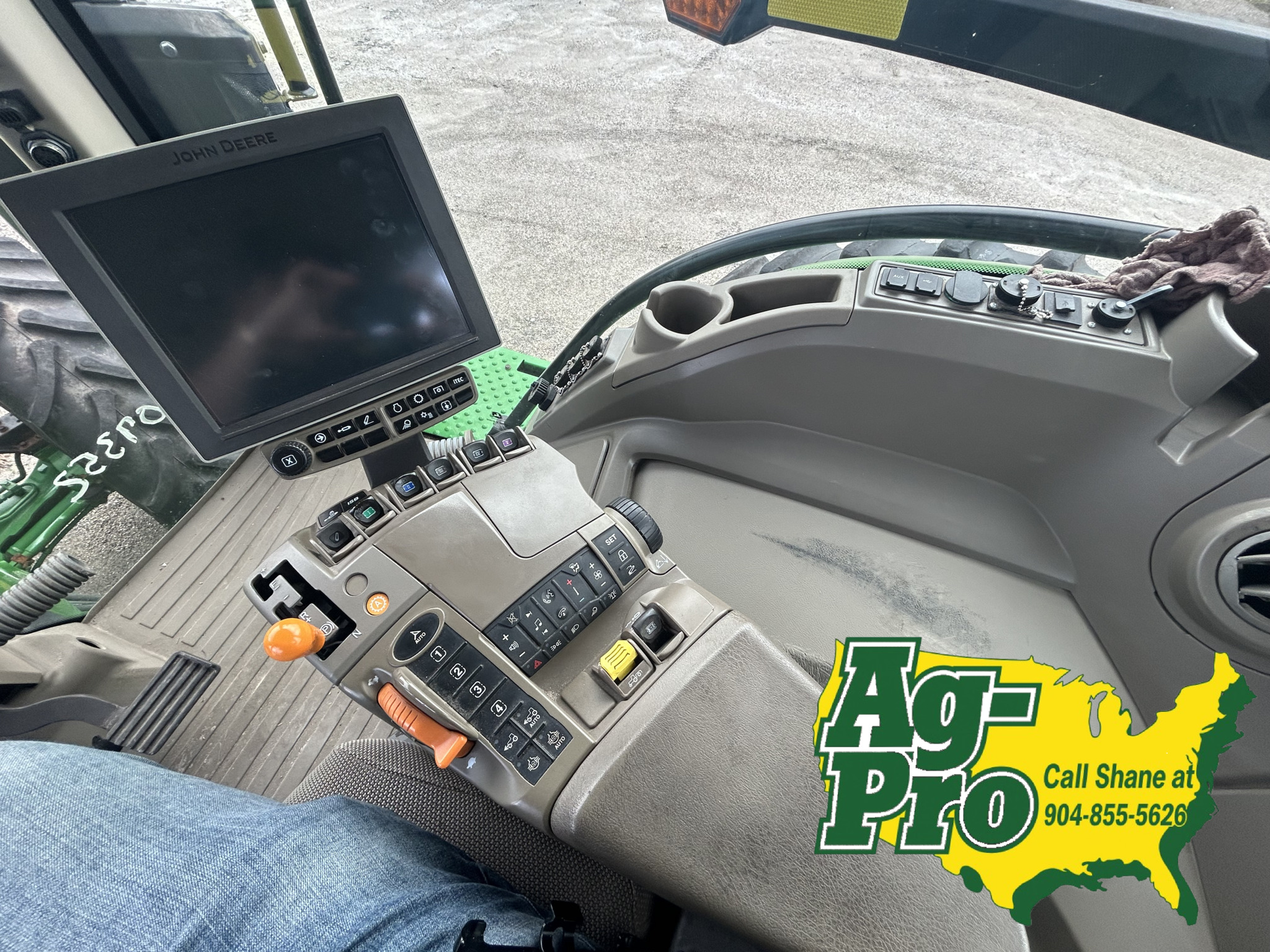 2022 John Deere 8R 280 Image 9