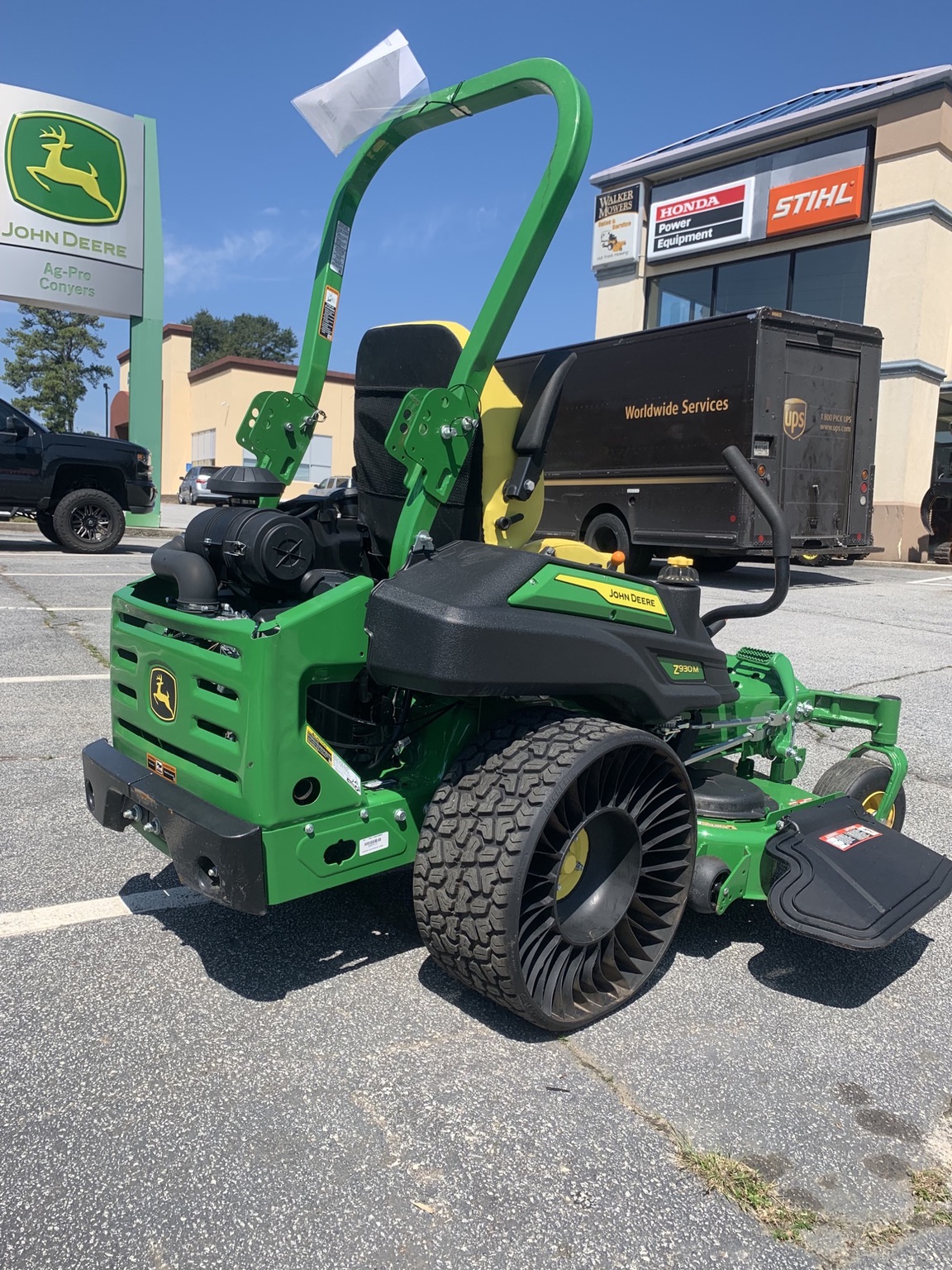 2025 John Deere Z930M Image 4