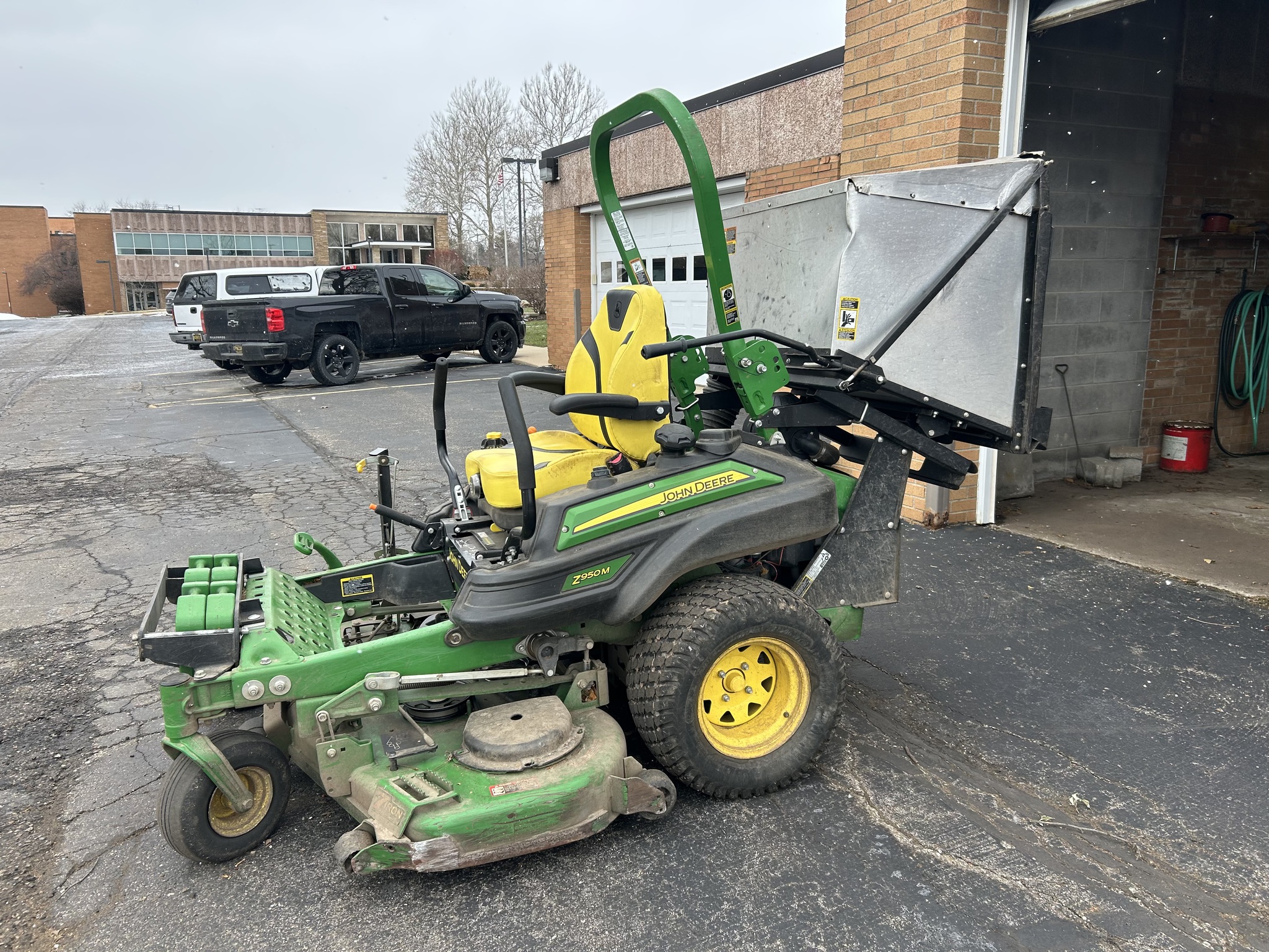 2022 John Deere Z950M Image 1