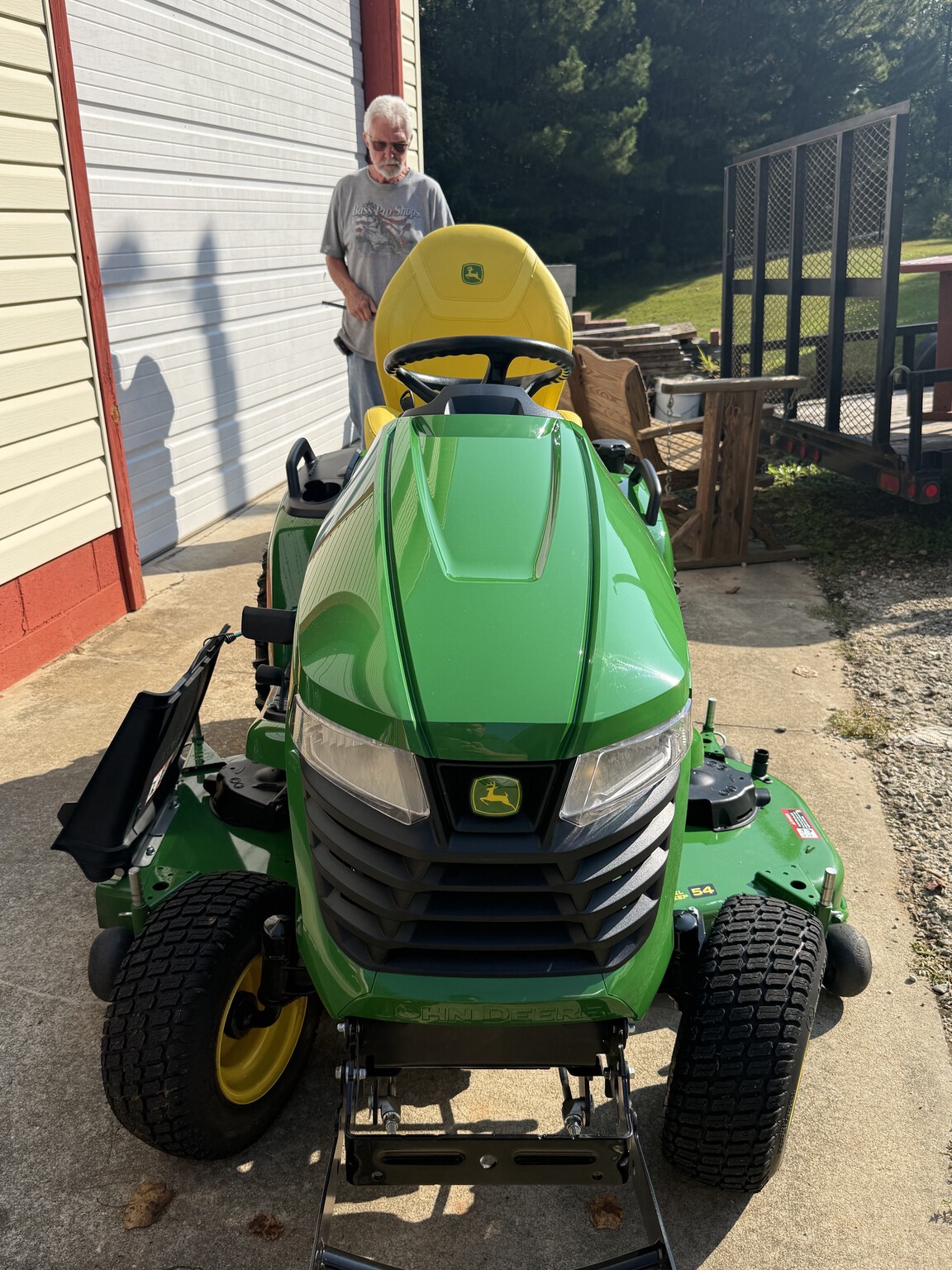 2025 John Deere X590 Image 2