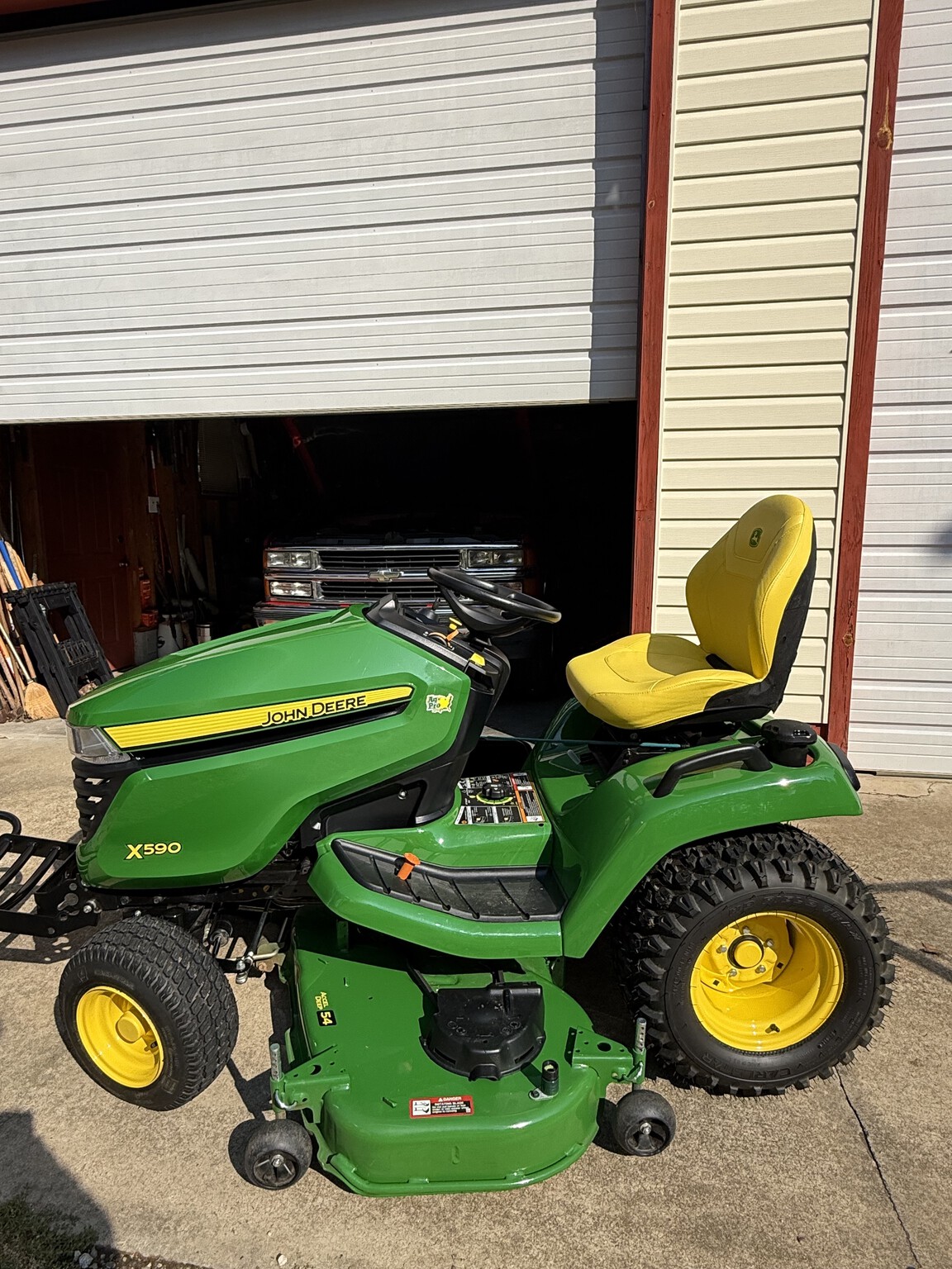 2025 John Deere X590 Image 4
