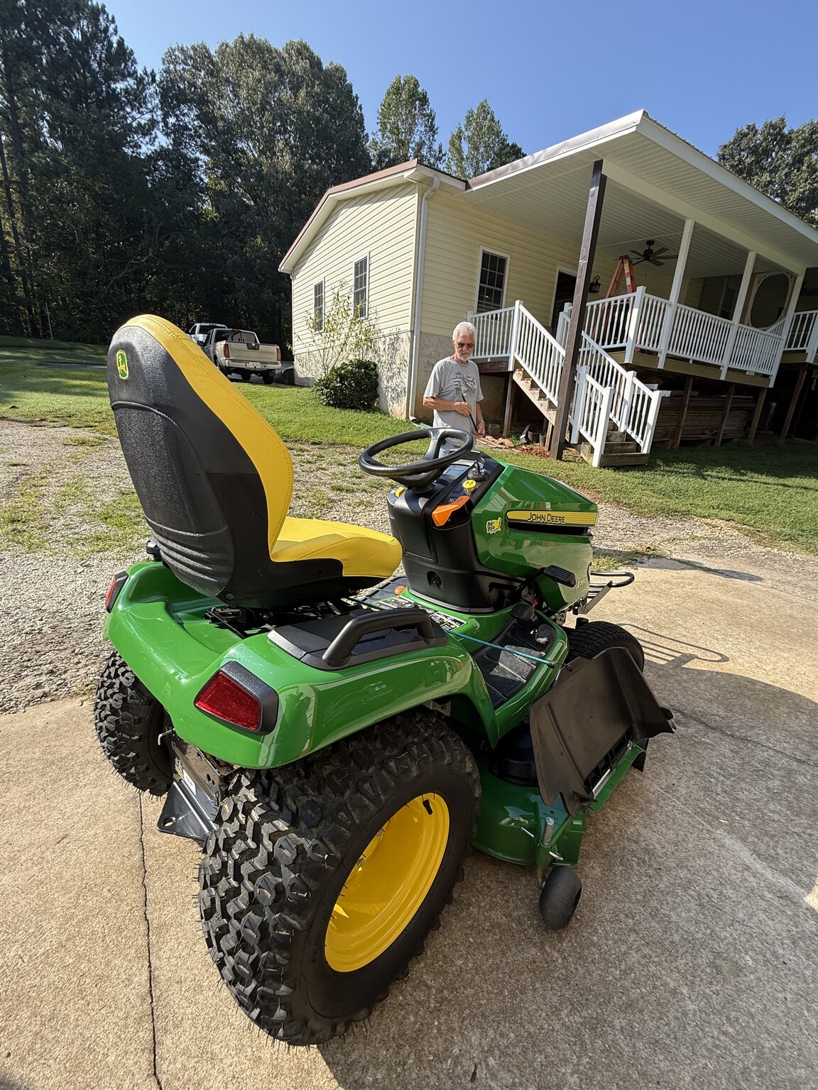 2025 John Deere X590 Image 7