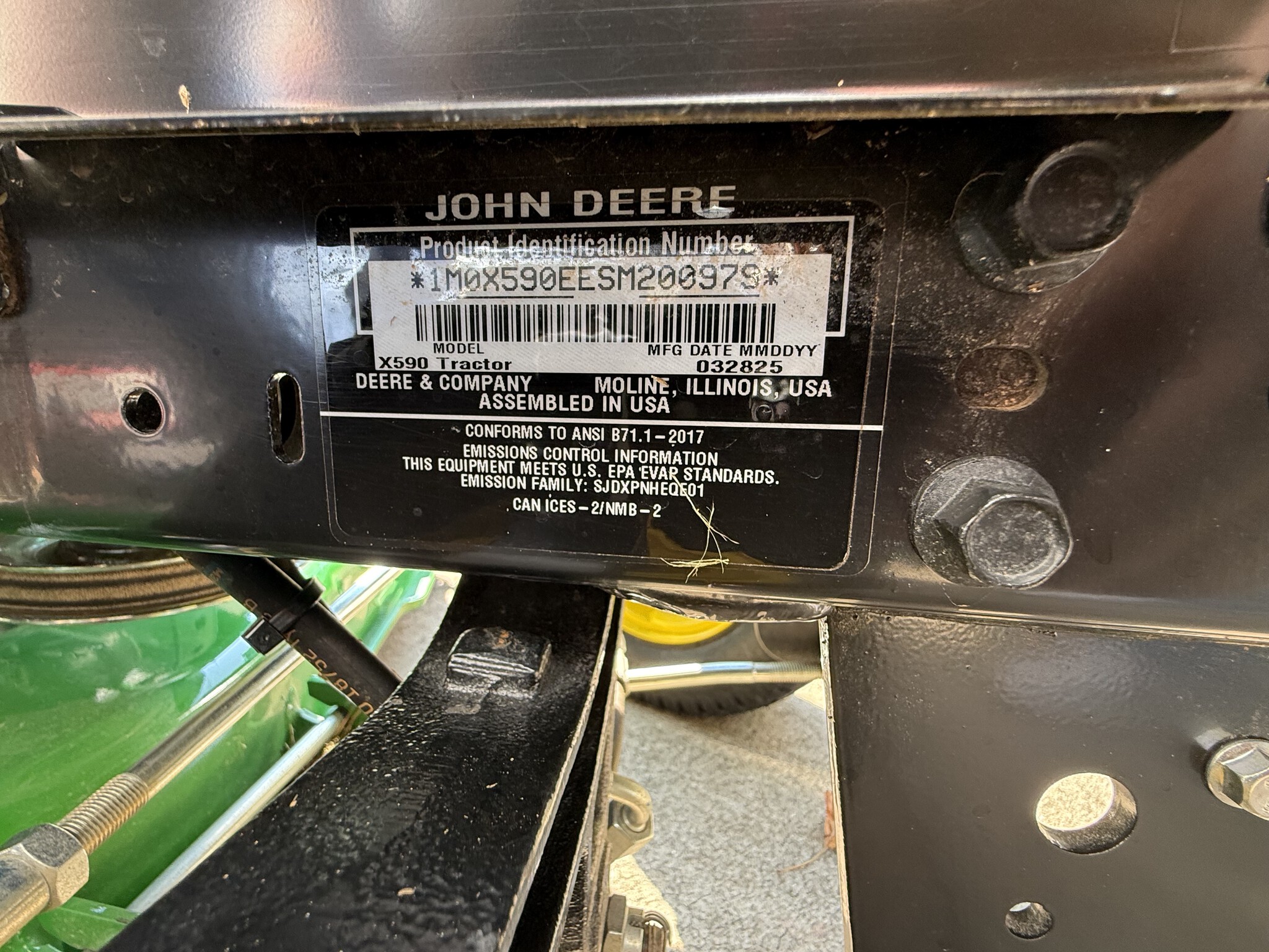 2025 John Deere X590 Image 11