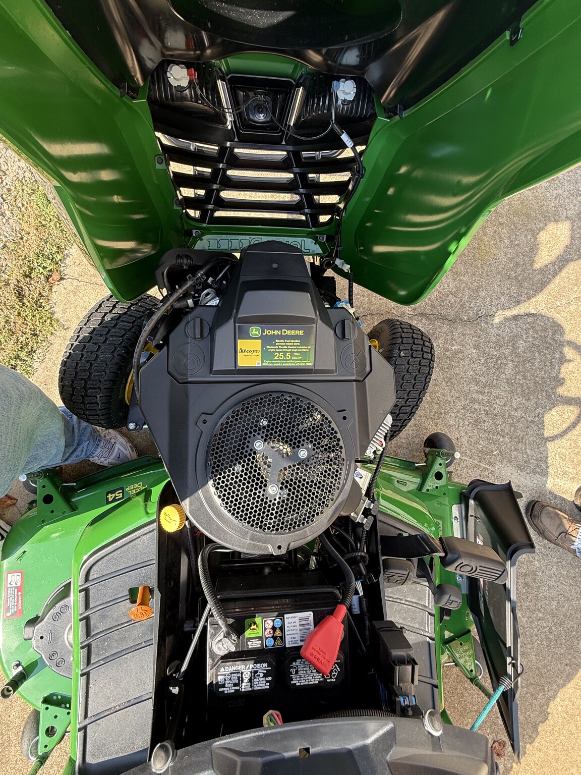 2025 John Deere X590 Image 9