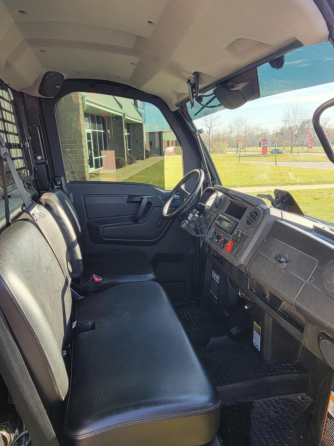 2023 John Deere XUV 835M Image 13