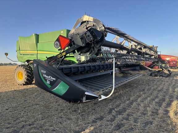 Used 2019 MacDon FD135 Combine Platforms at Horizon Ag & Turf in Mayerthorpe, AB - Photo5