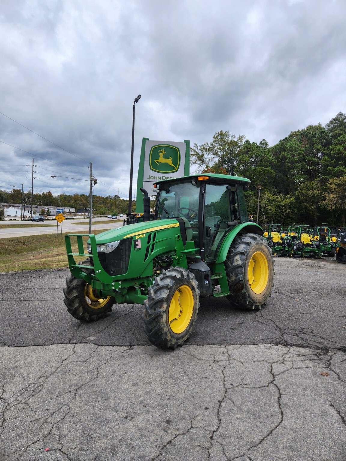 2016 John Deere 5085E