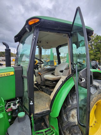 2016 John Deere 5085E