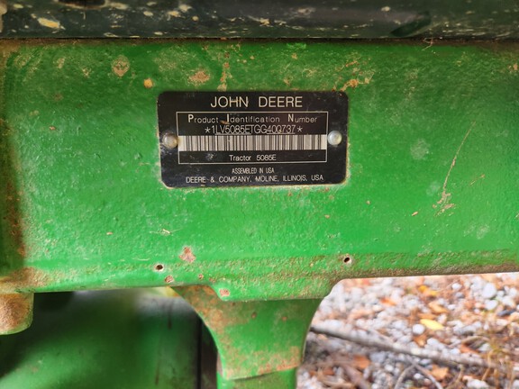 2016 John Deere 5085E