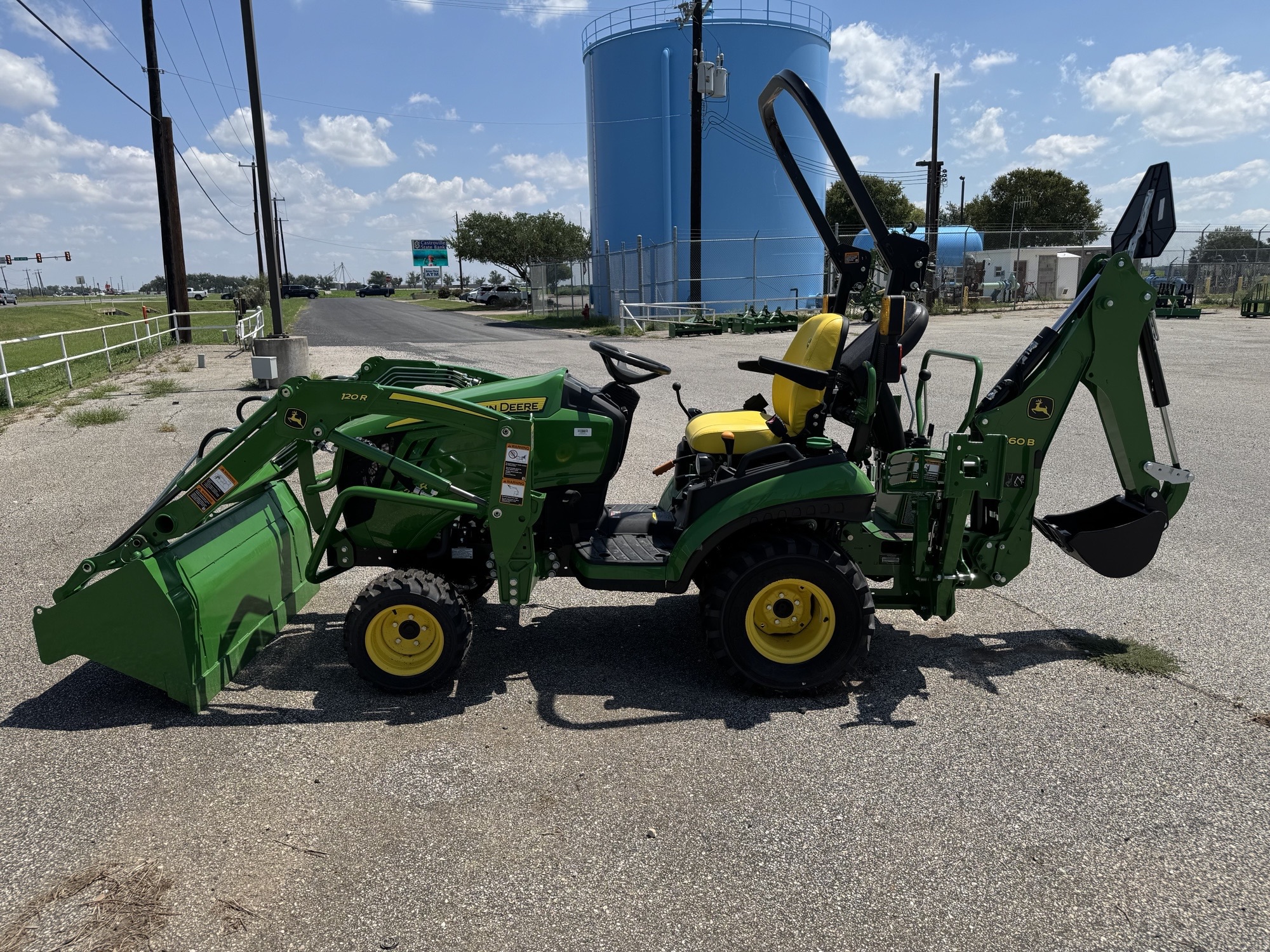 2024 John Deere 1025R Image 1