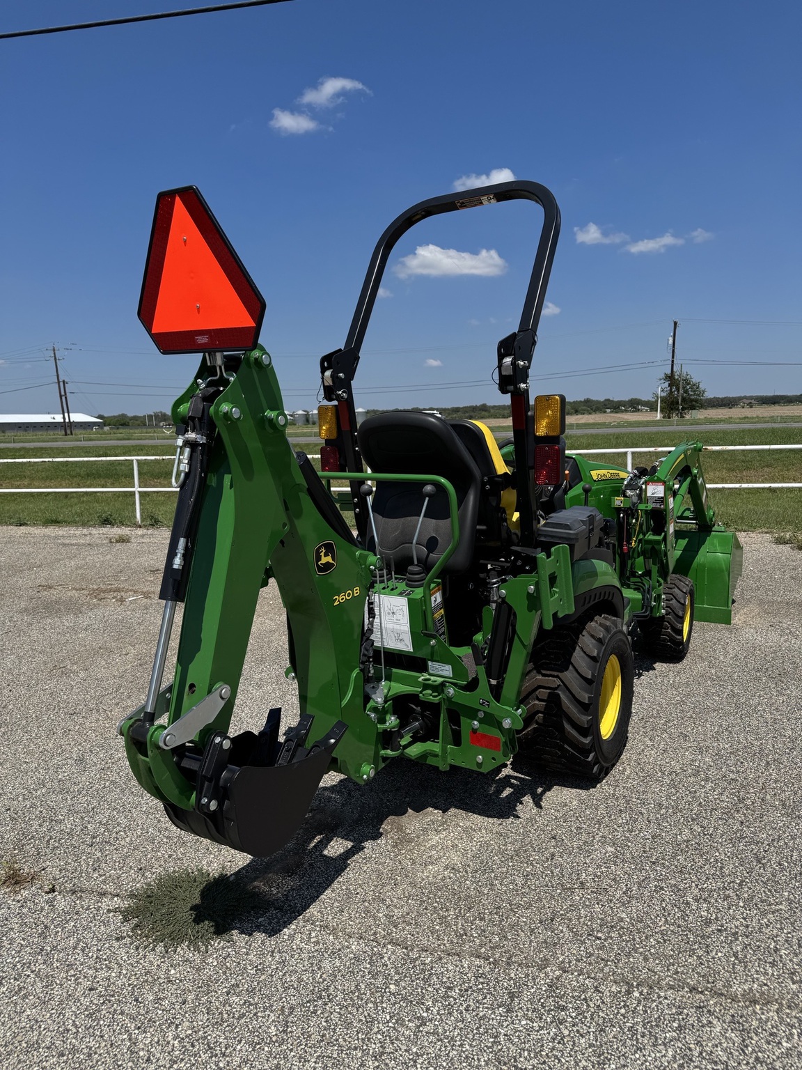 2024 John Deere 1025R Image 4