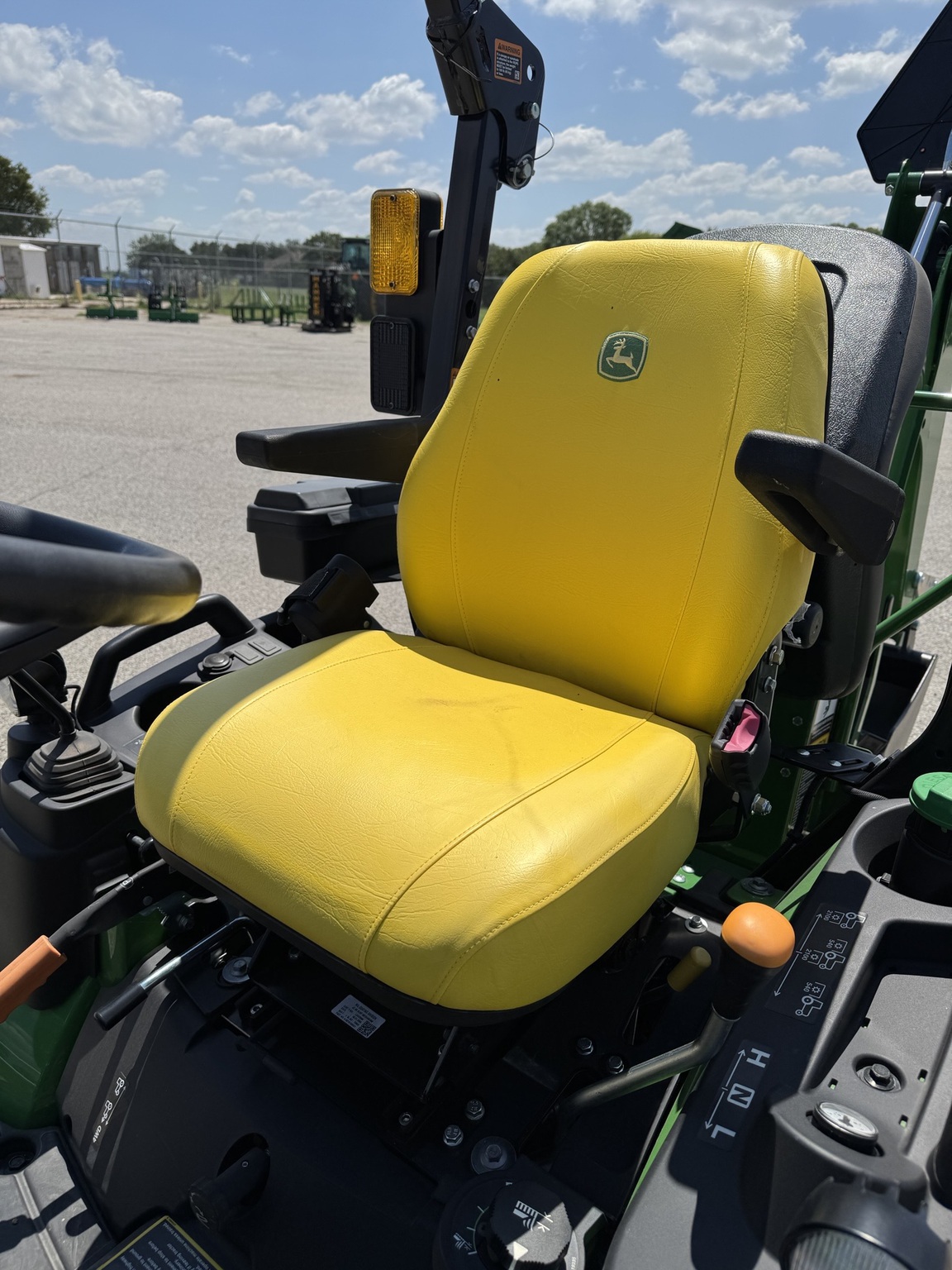 2024 John Deere 1025R Image 5