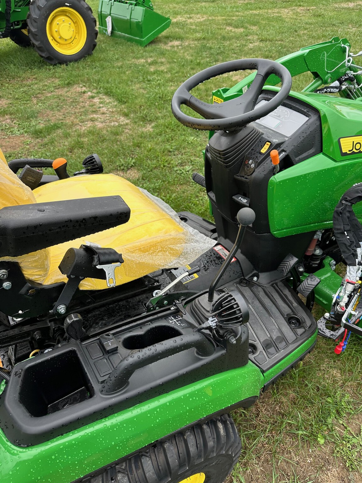 2025 John Deere 1025R Image 4
