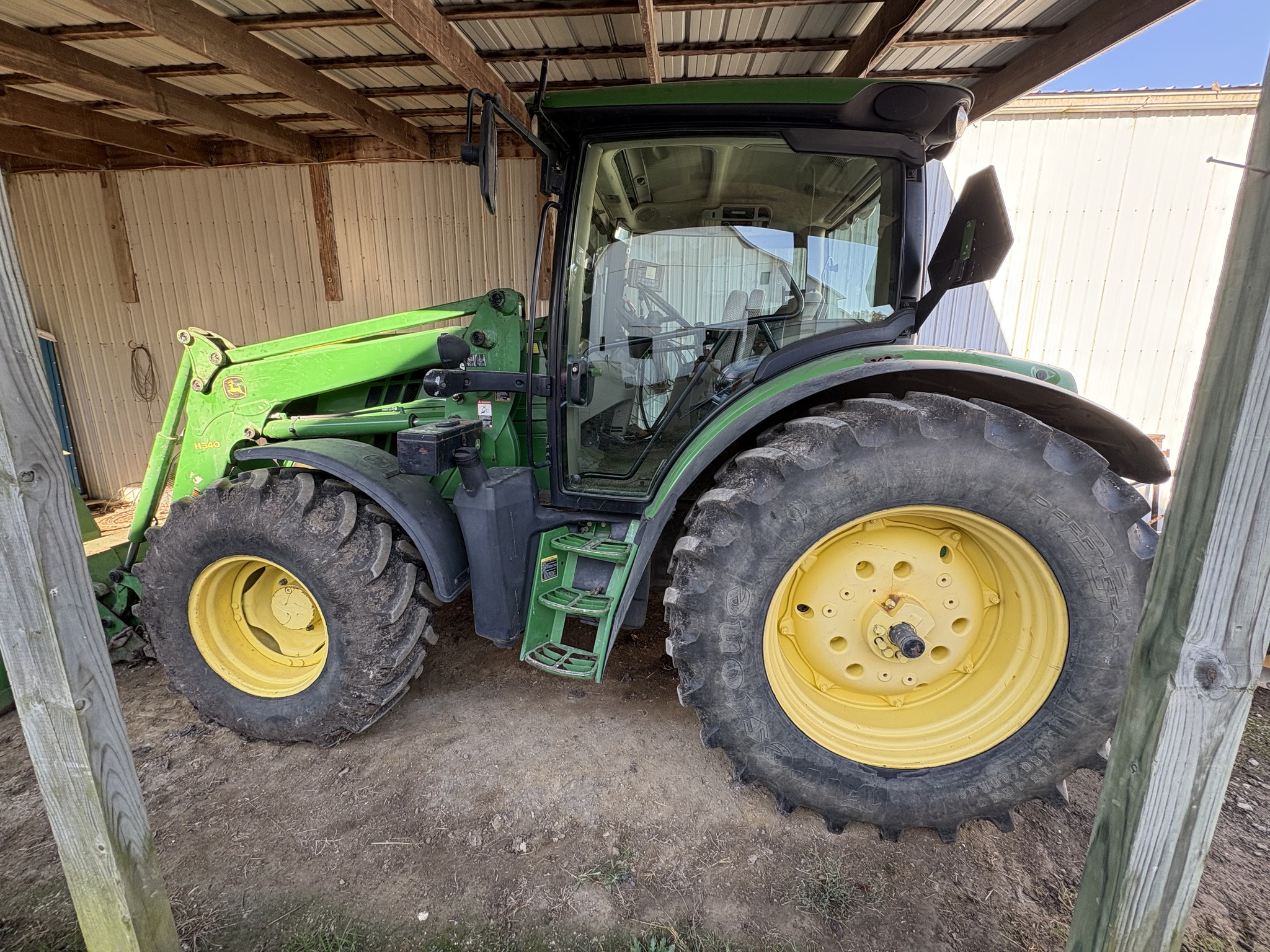 2013 John Deere 6125R Image 1
