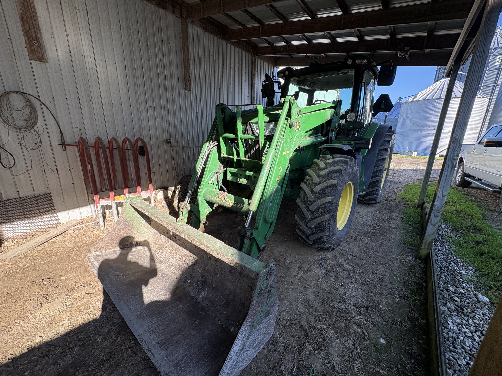 2013 John Deere 6125R Image 4
