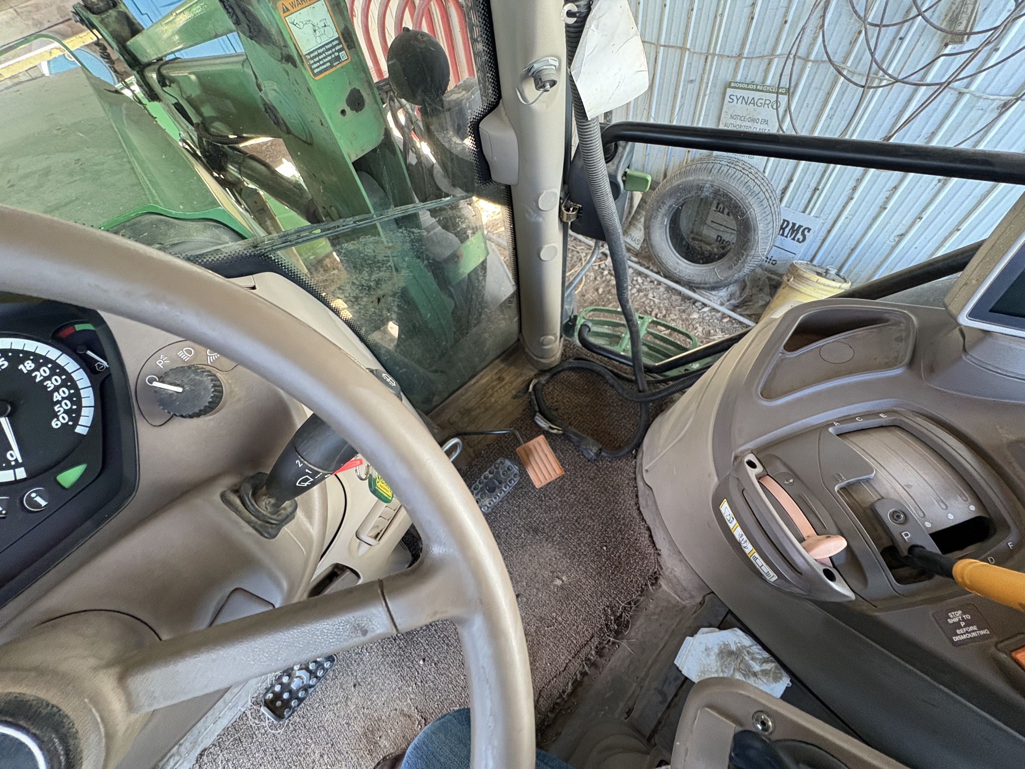 2013 John Deere 6125R Image 23