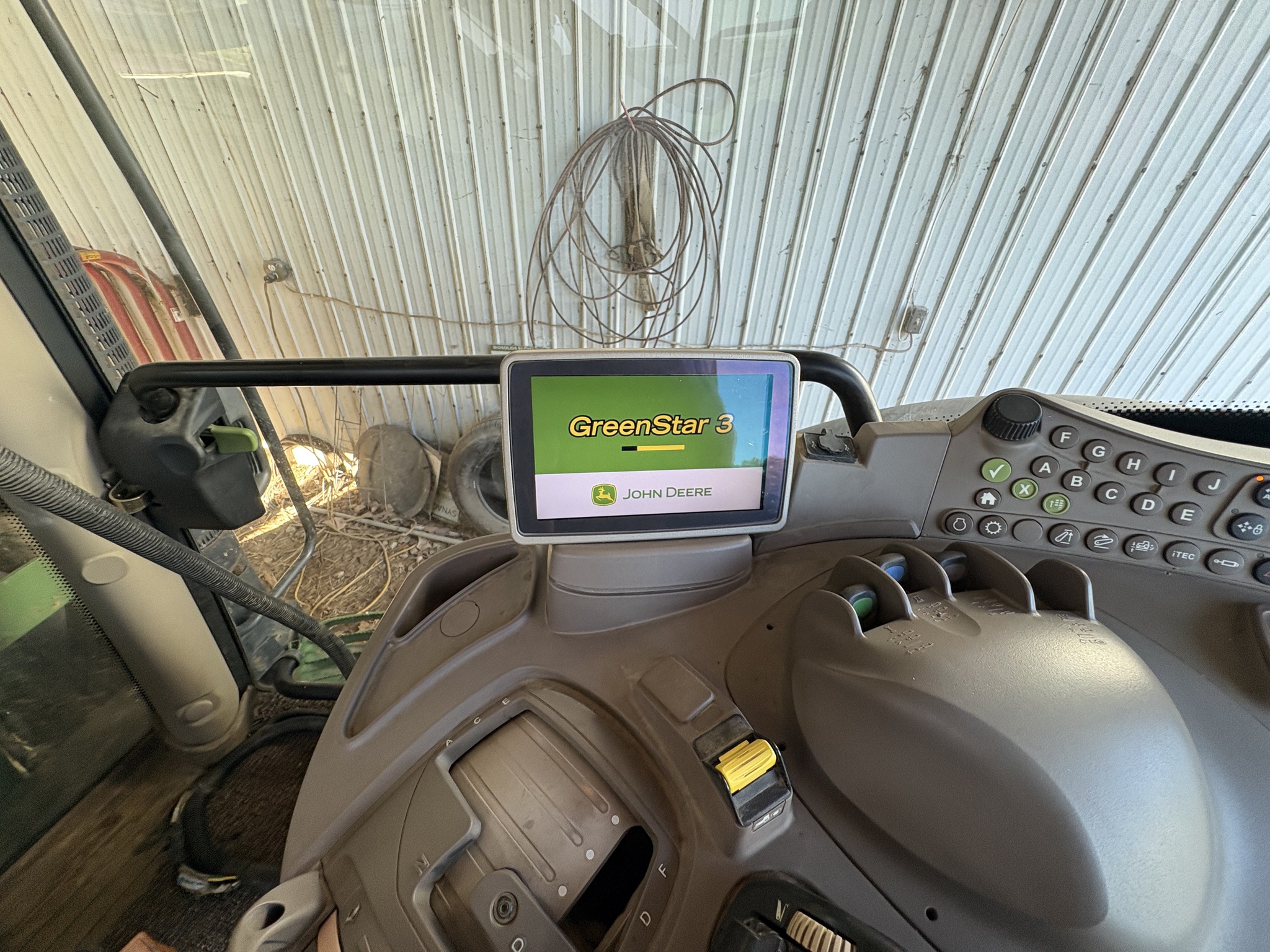 2013 John Deere 6125R Image 27