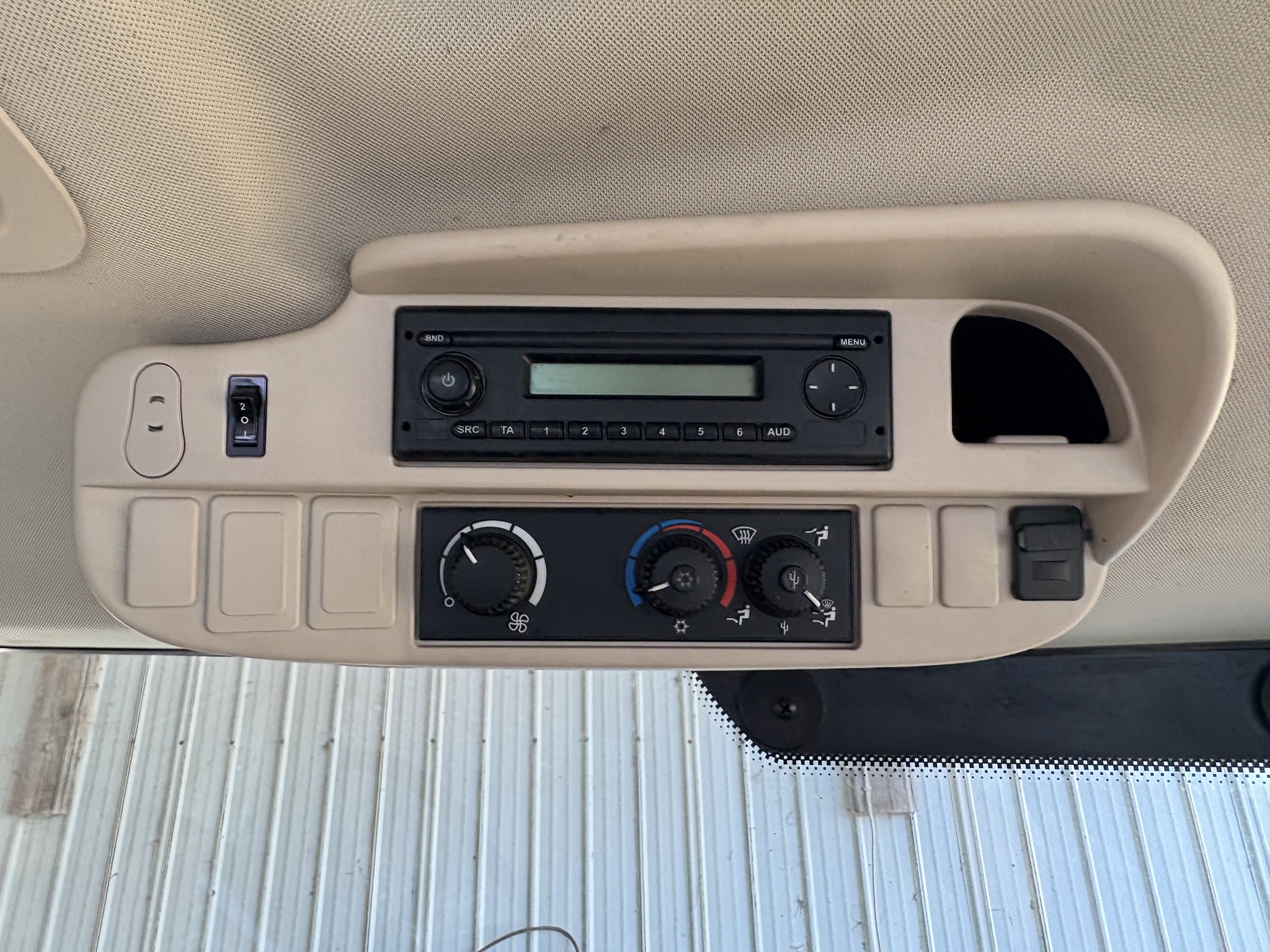 2013 John Deere 6125R Image 31