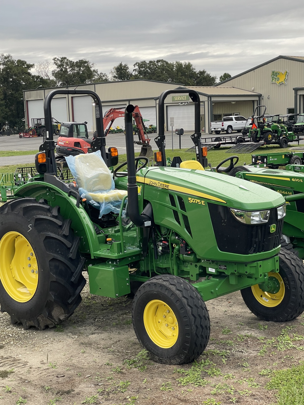 2025 John Deere 5075E Image 1