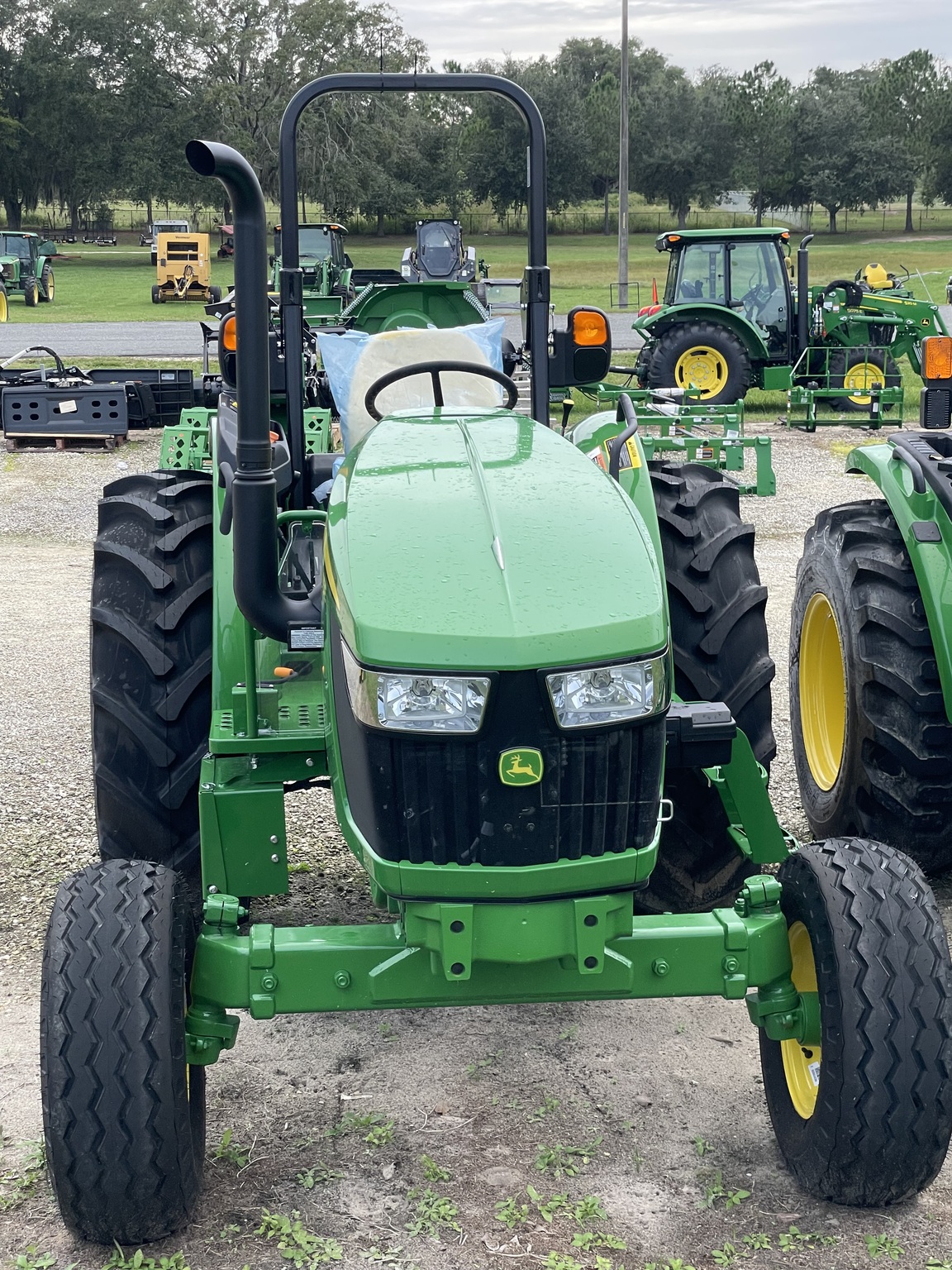 2025 John Deere 5075E Image 5