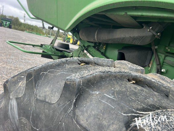 Photo of 2013 John Deere S680