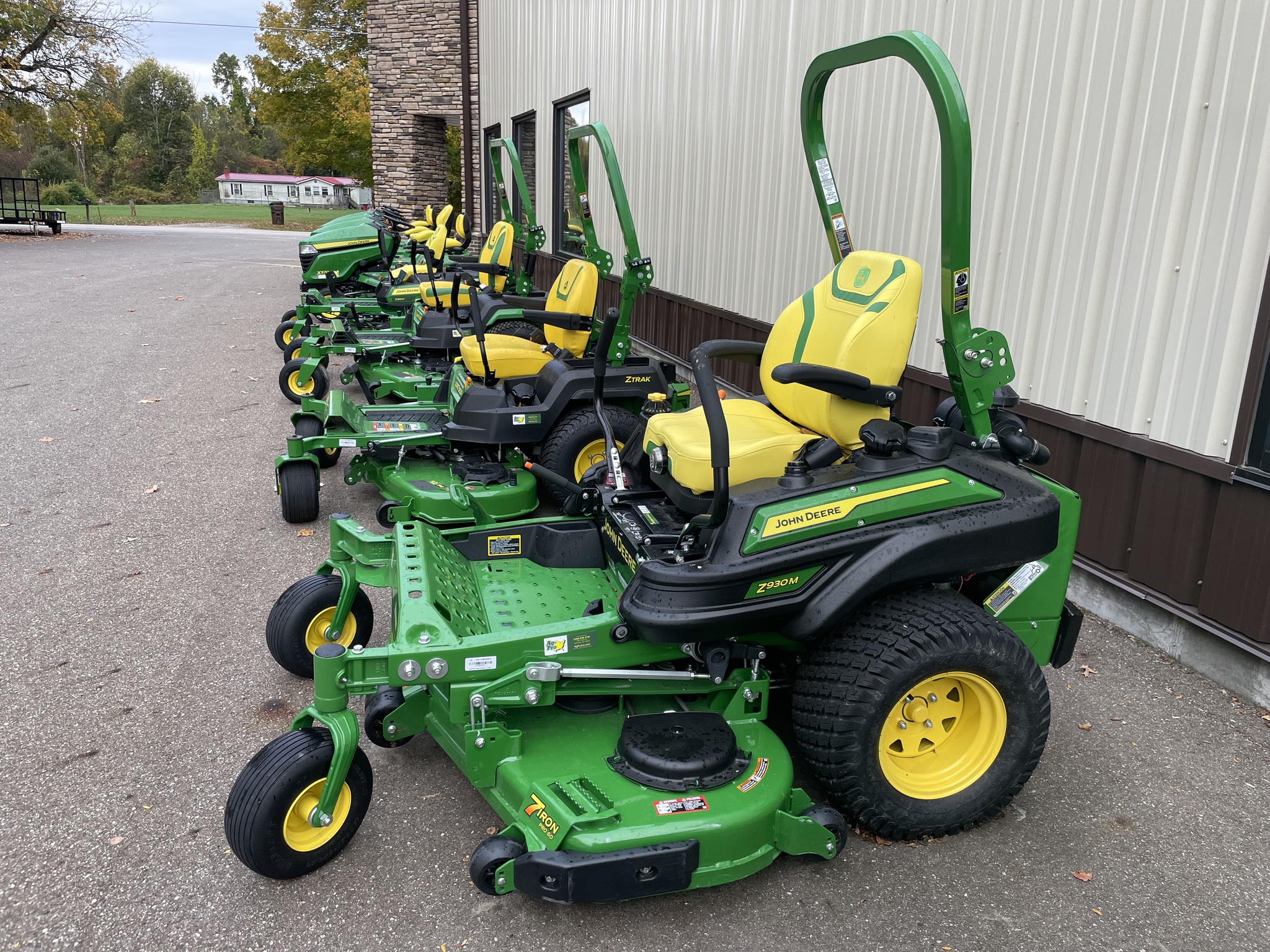 2025 John Deere Z930M Image 1