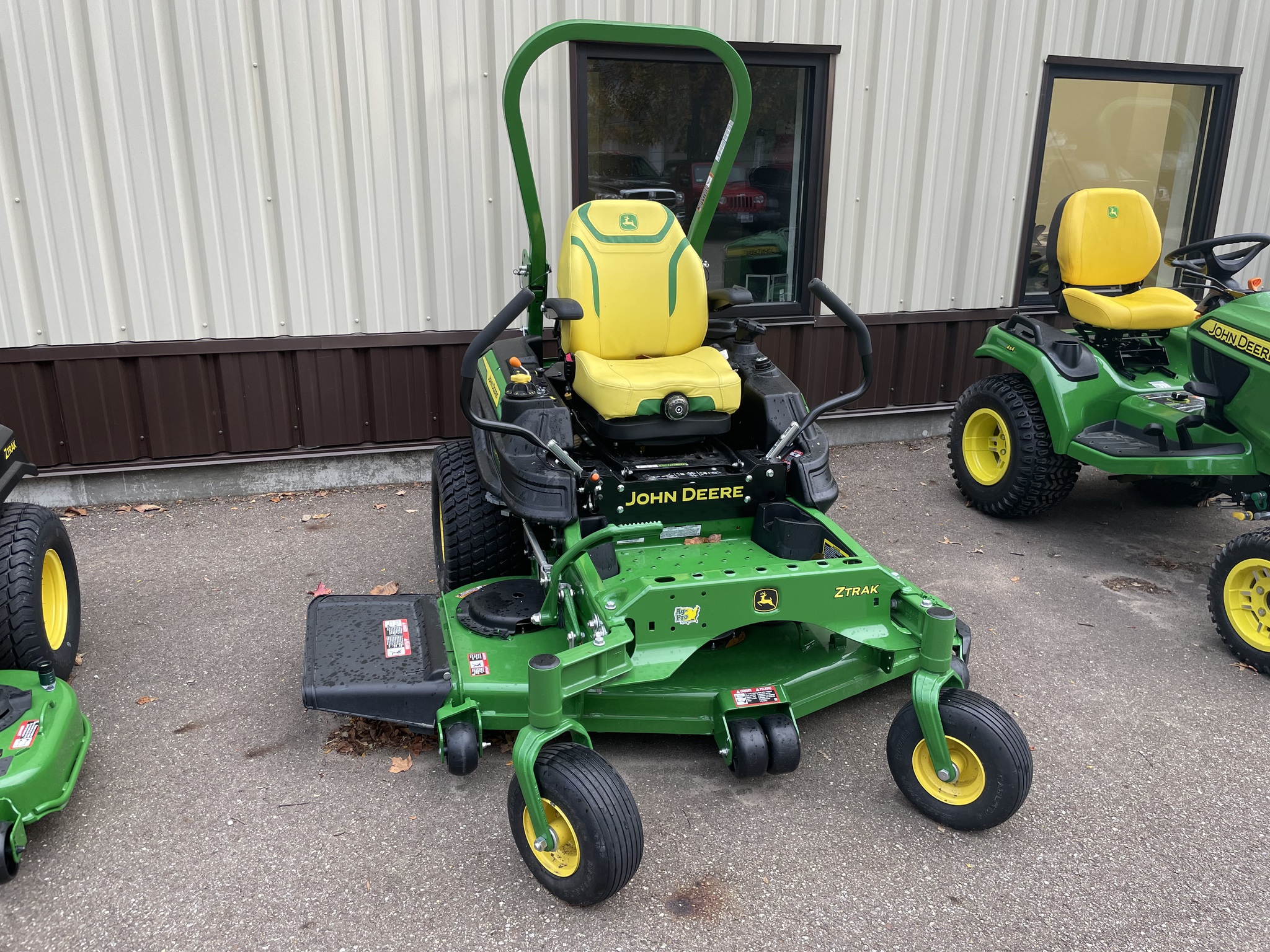 2025 John Deere Z930M Image 5