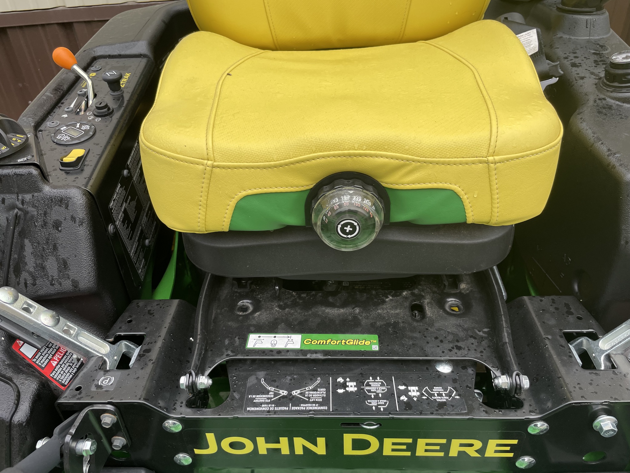 2025 John Deere Z930M Image 8