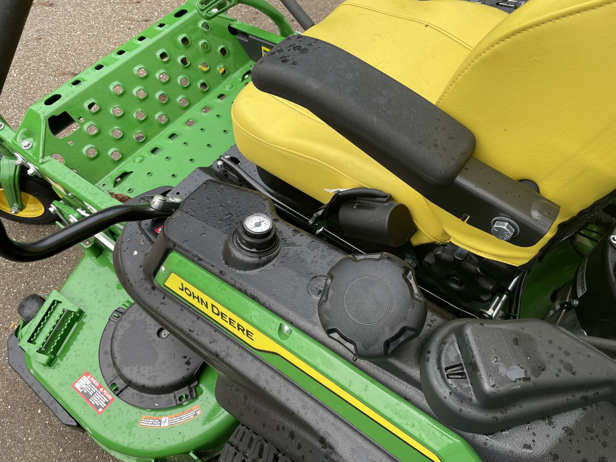 2025 John Deere Z930M Image 7