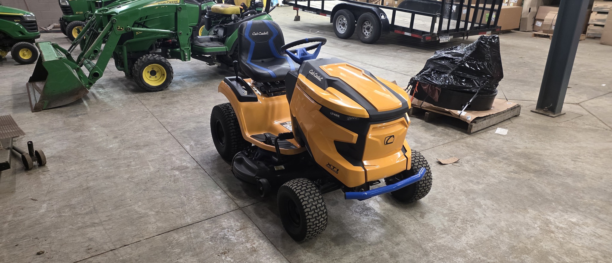 2019 Cub Cadet LT42e Image 3