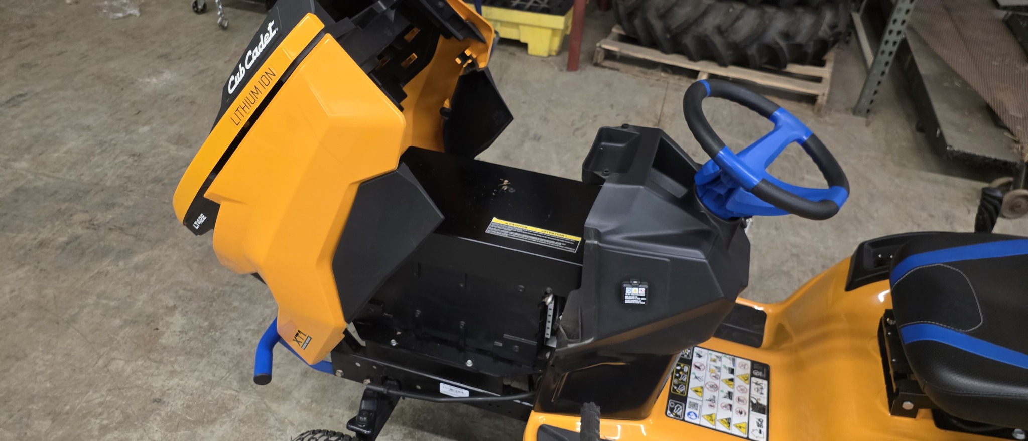 2019 Cub Cadet LT42e Image 7