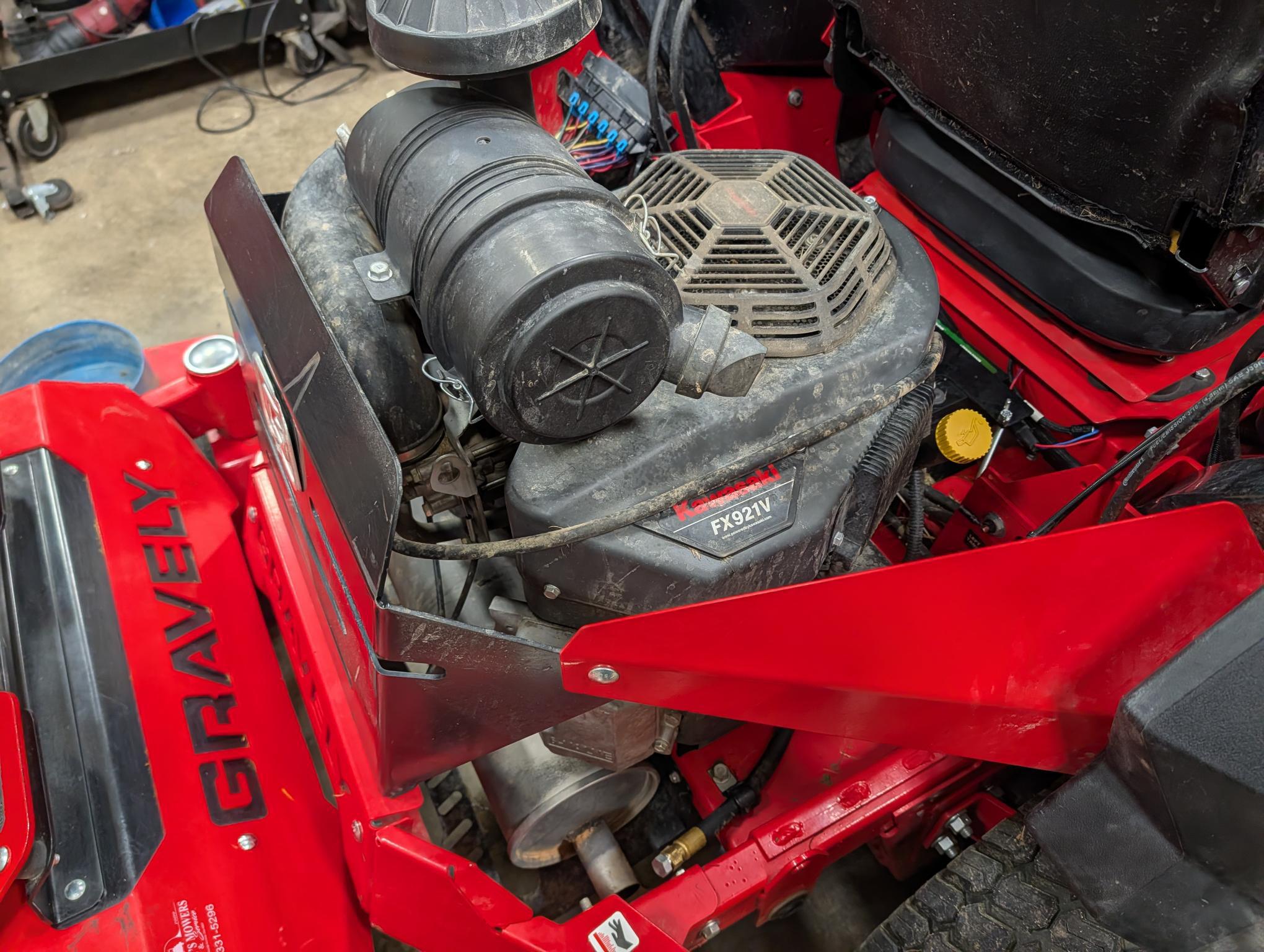 2023 Gravely Pro-Turn 560 Image 2