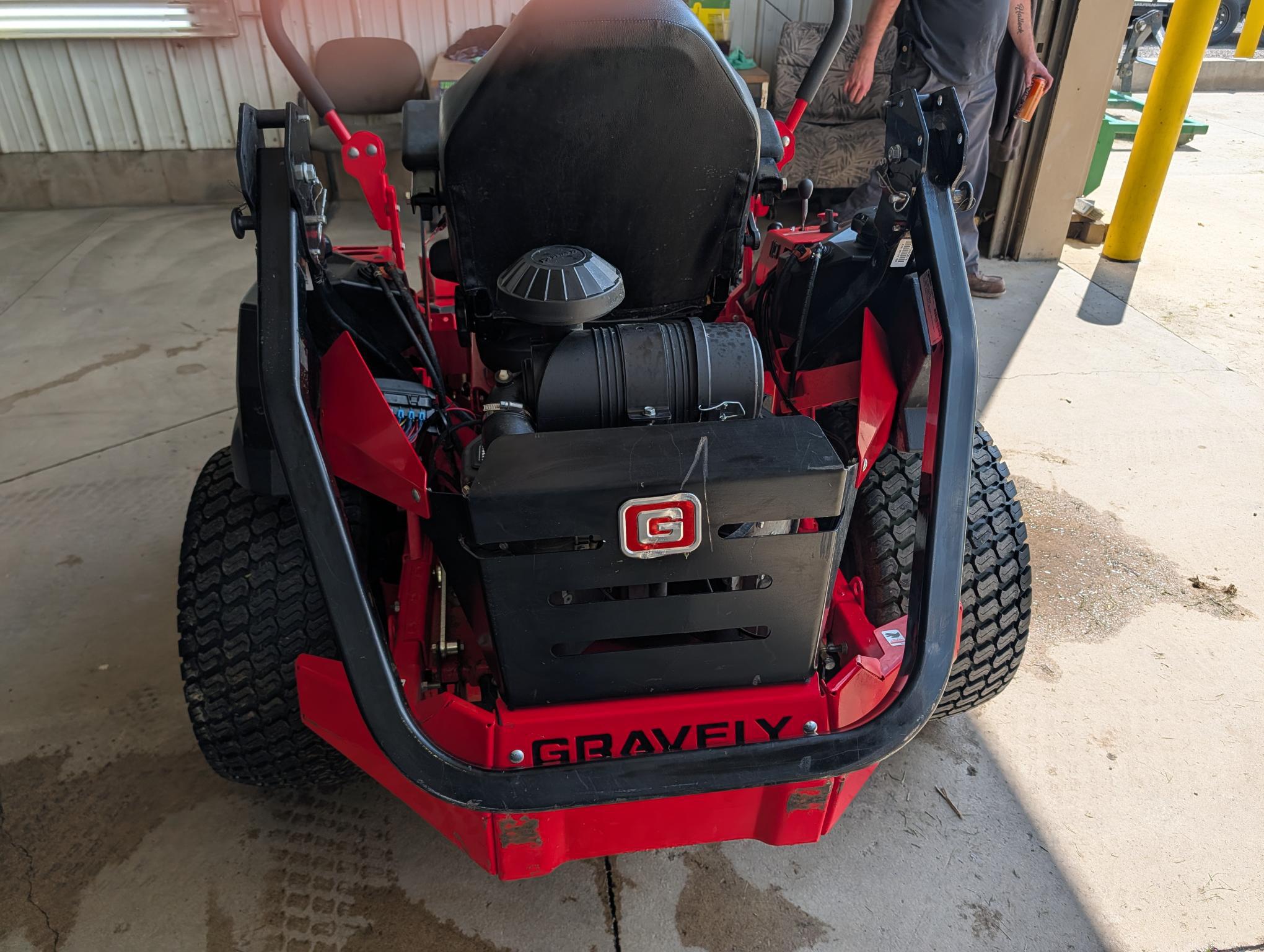 2023 Gravely Pro-Turn 560 Image 2