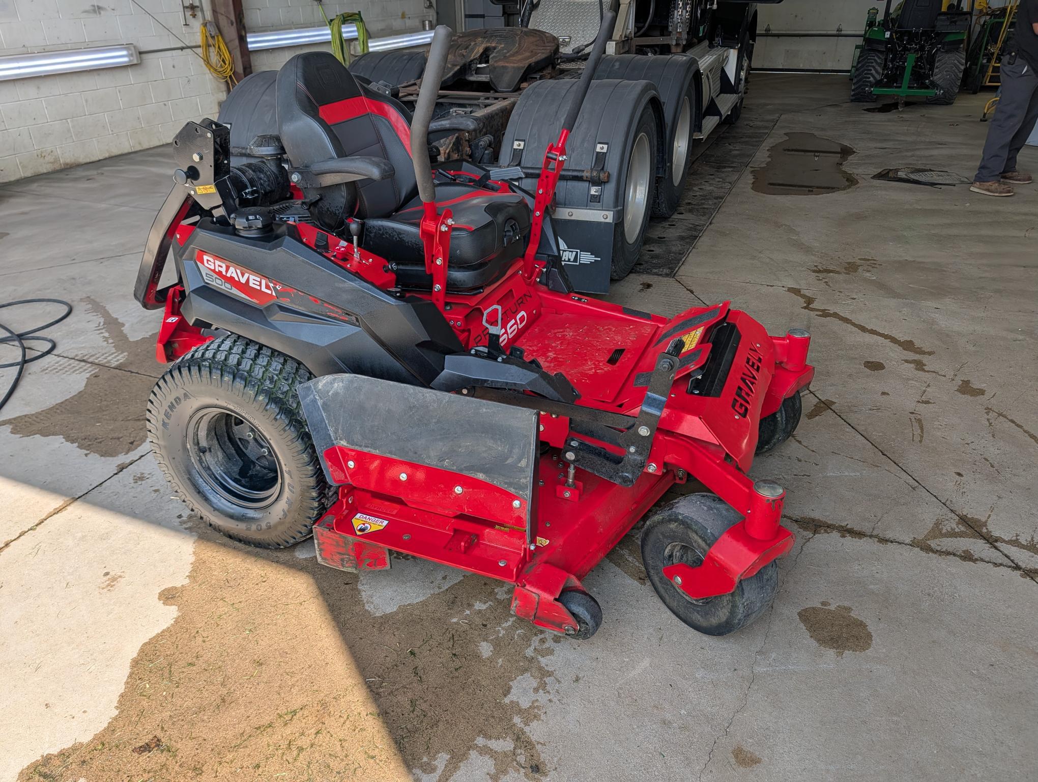 2023 Gravely Pro-Turn 560 Image 3