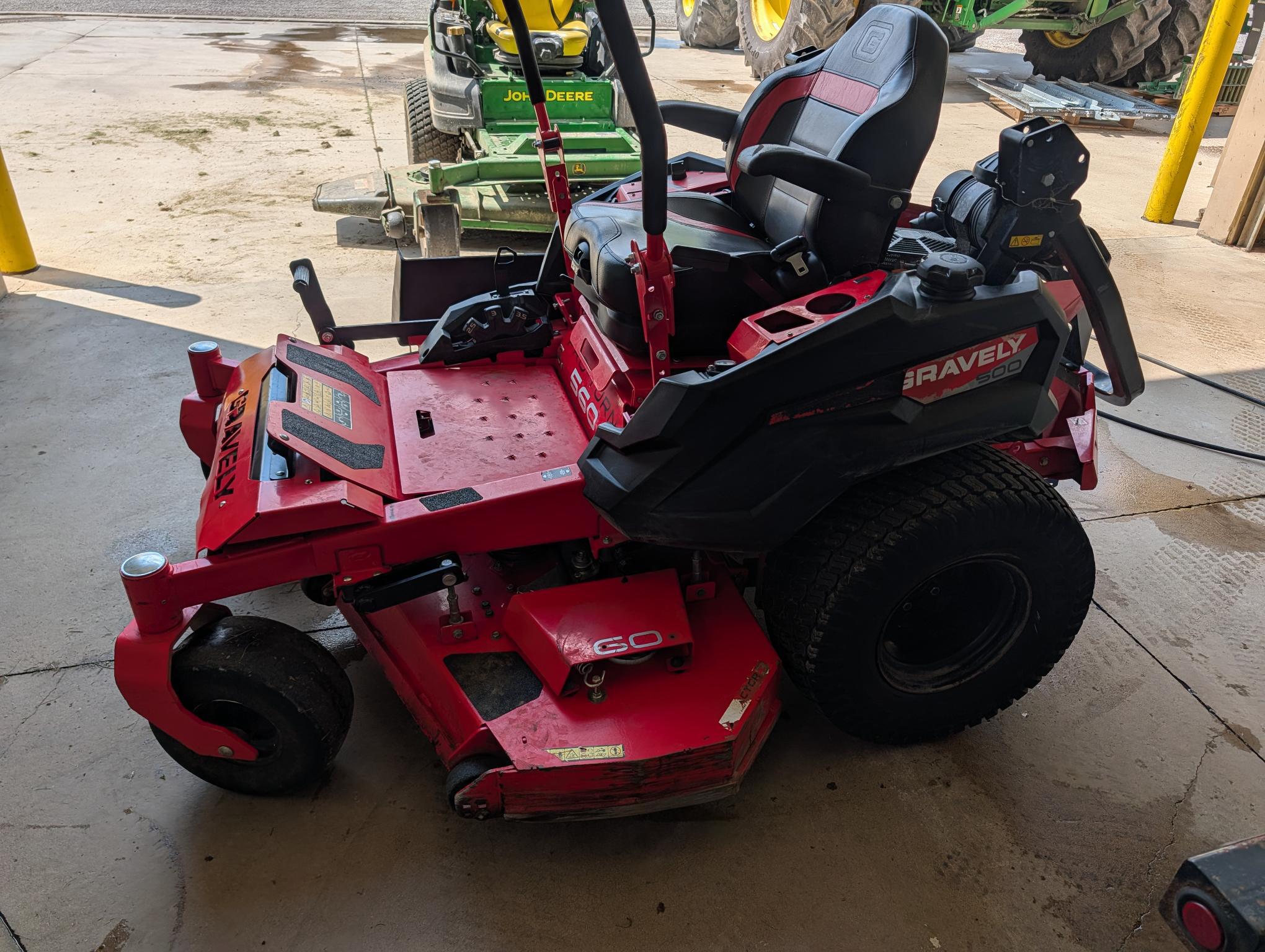 2023 Gravely Pro-Turn 560 Image 4