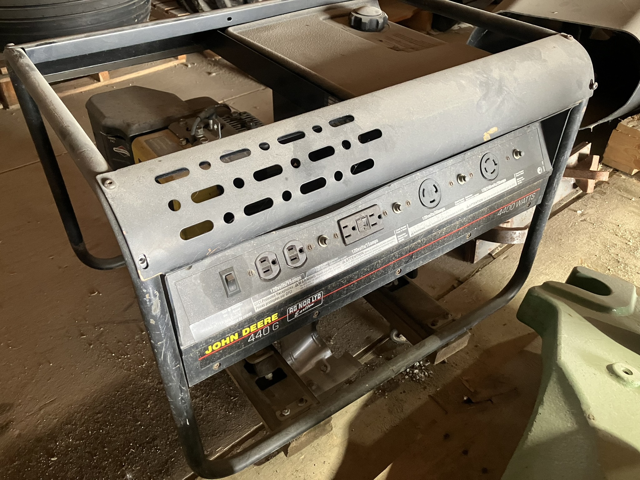 1999 John Deere 440G Image 1