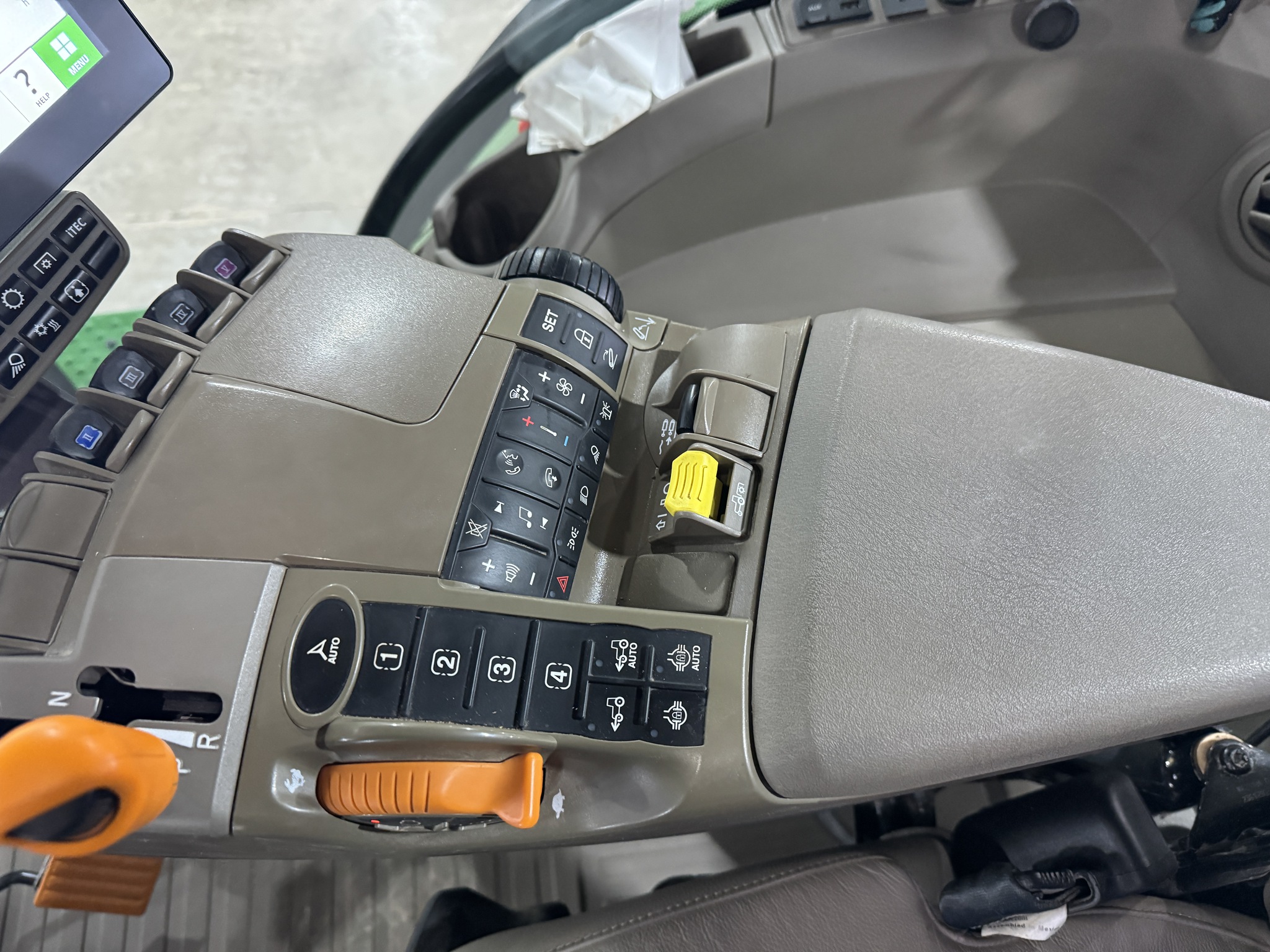 2024 John Deere 8R 340 Image 15