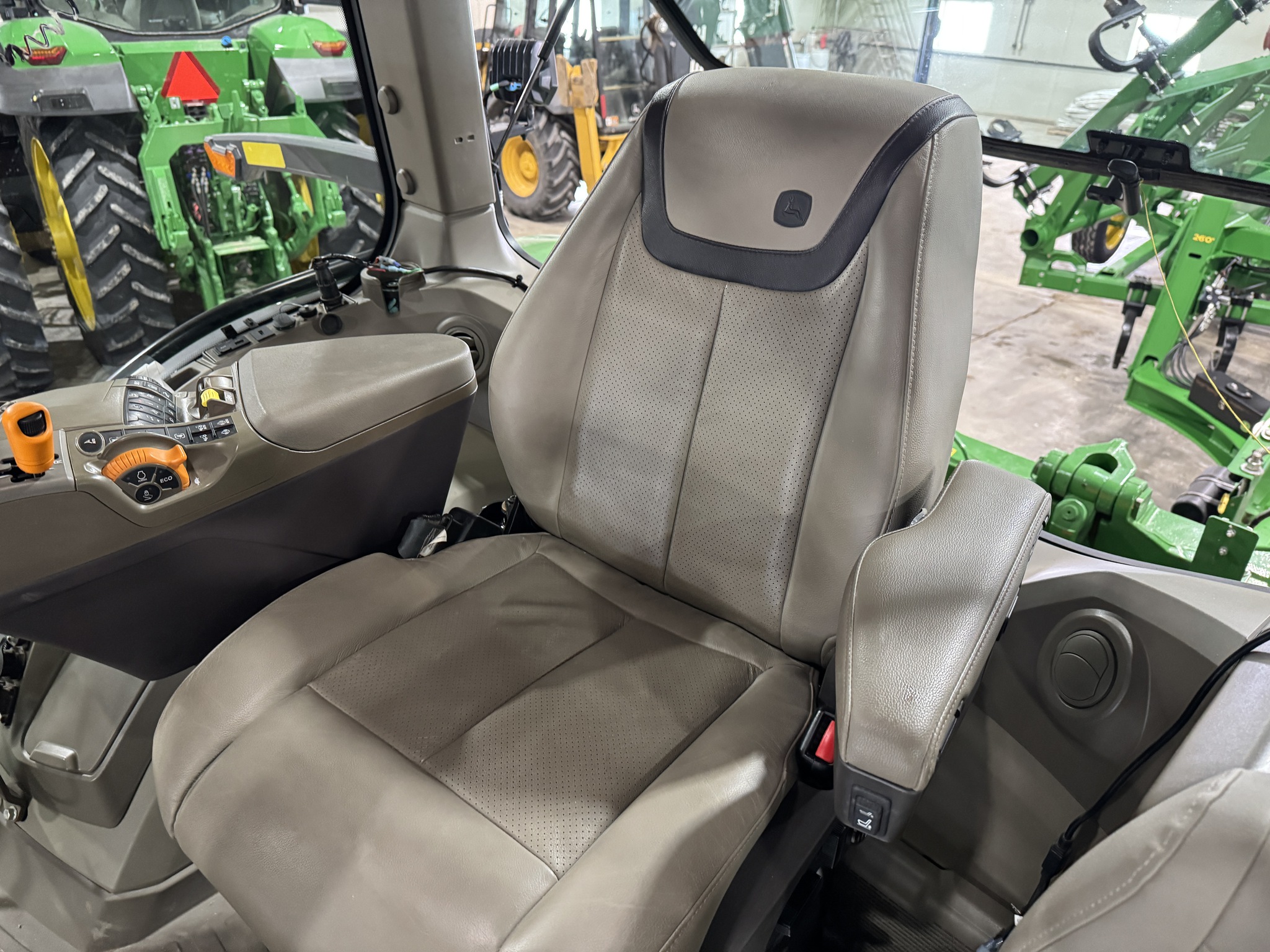 2024 John Deere 8R 340 Image 18