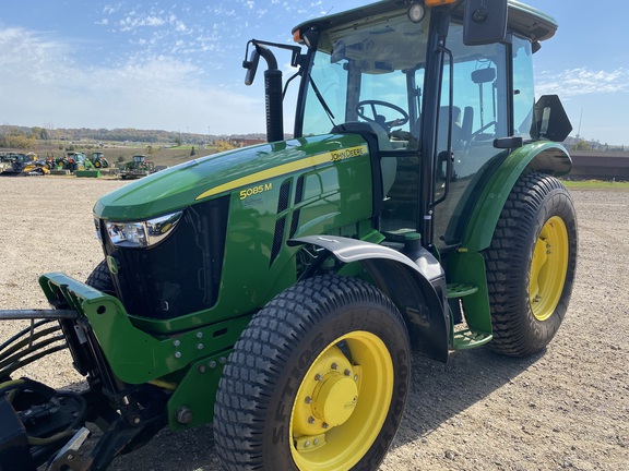  John Deere 5085M
