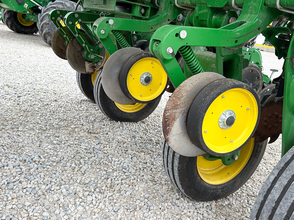 2024 John-Deere 1775NT