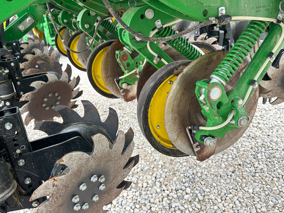 2024 John-Deere 1775NT