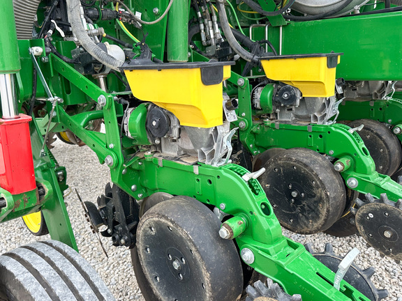 2024 John-Deere 1775NT