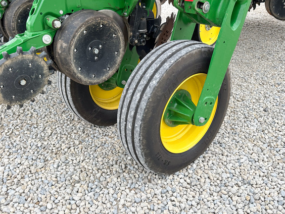 2024 John-Deere 1775NT