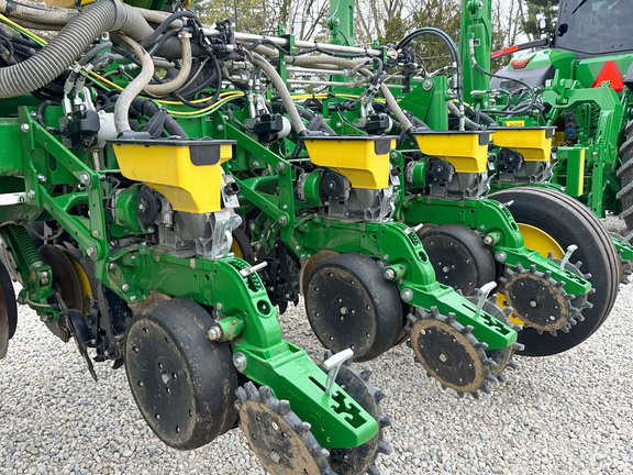 2024 John-Deere 1775NT