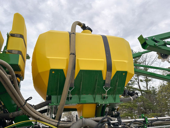 2024 John-Deere 1775NT