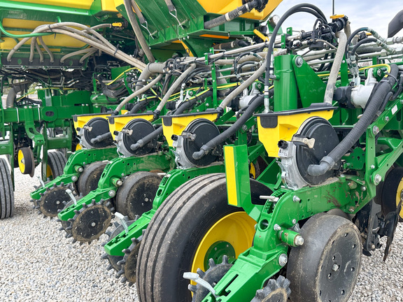 2024 John-Deere 1775NT