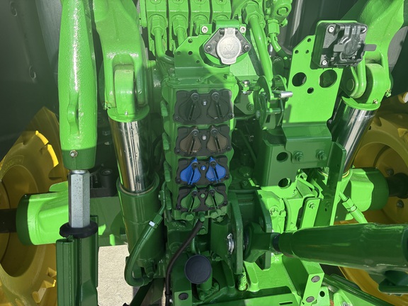 2025 John Deere 6R 155 (8th thumbnail)