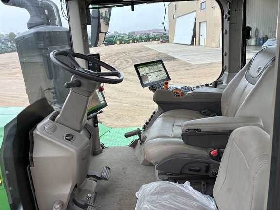 2025 John Deere 9R 640 - Photo40