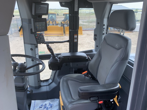 2024 John Deere 544 P