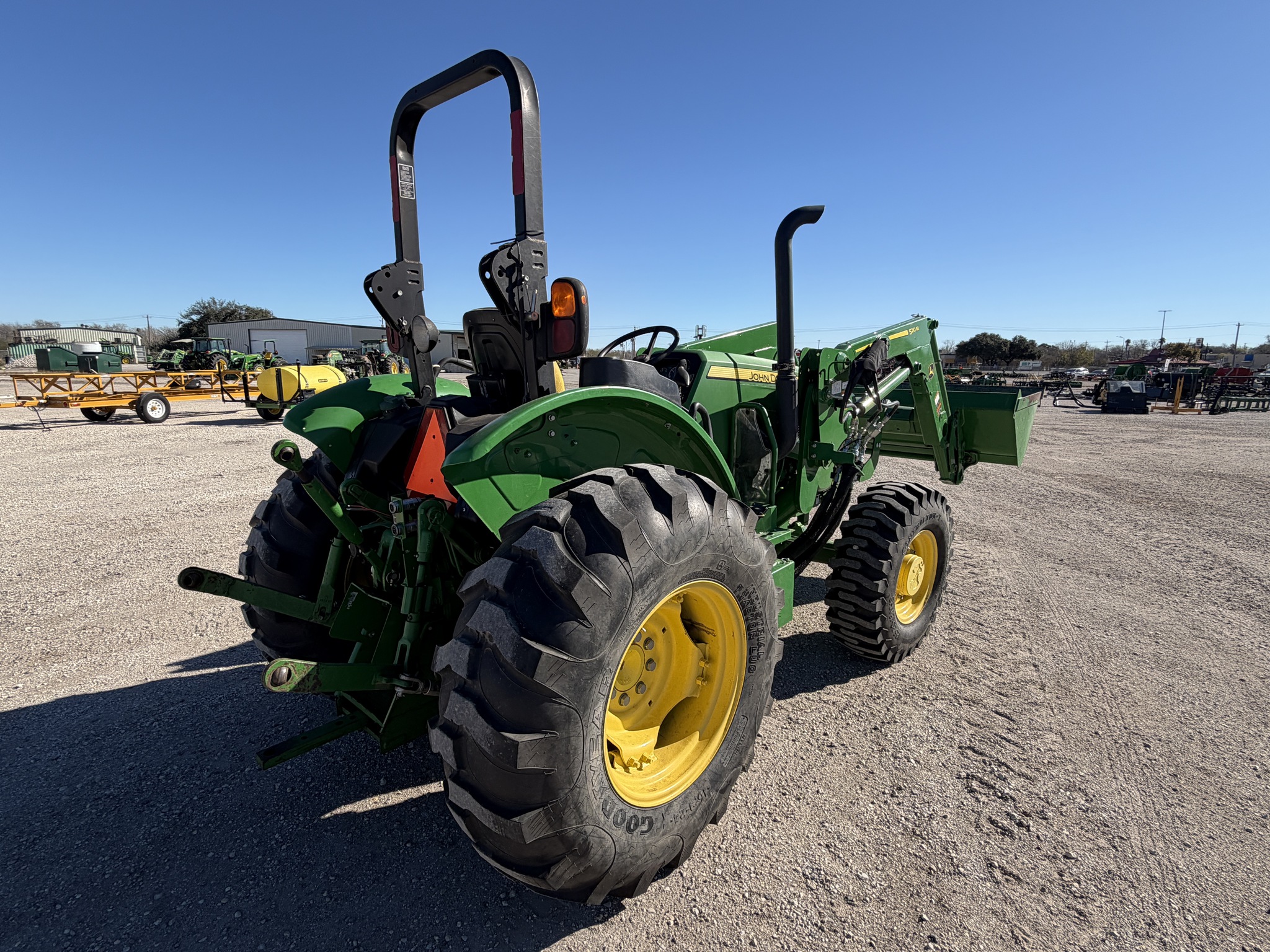 2021 John Deere 5045E Image 4